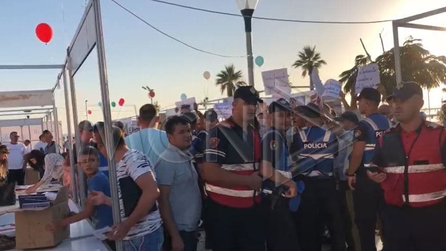 Përplasje mes iranianëve në Festivalin Veror të Librit në Durrës