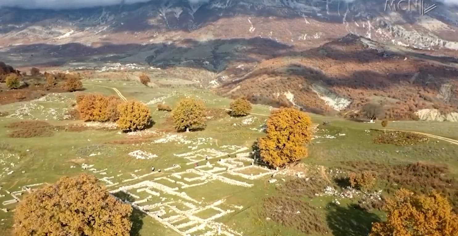 Antigoneja me panele diellore (VIDEO)