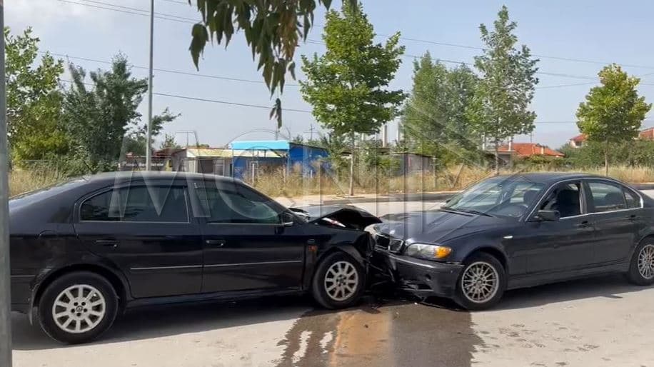 Aksident në Korçë/ Dy makina përplasen me njëra-tjetrën, dy të plagosur
