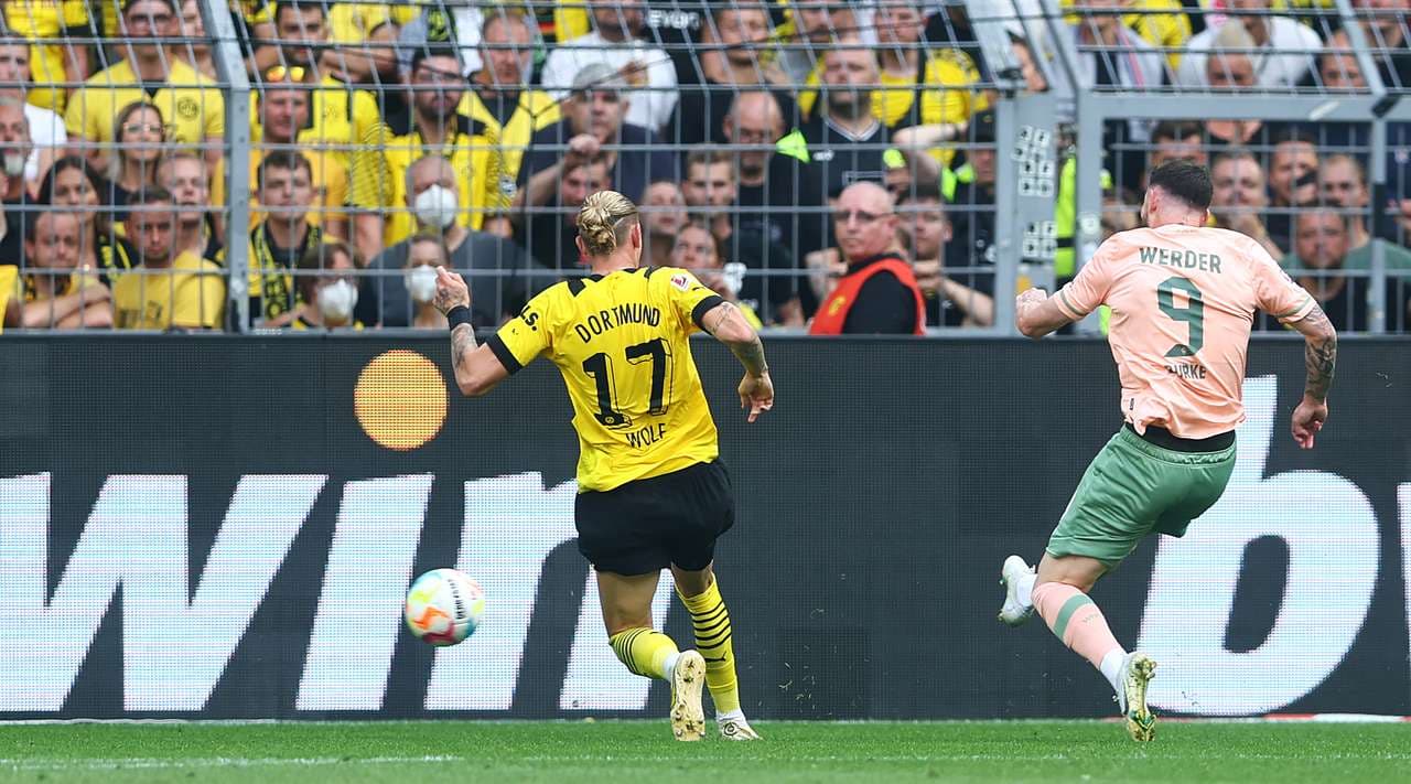 Përmbysje e çmendur për 6 minuta në shtesë, Dortmund zhgënjen në shtëpi (VIDEO)