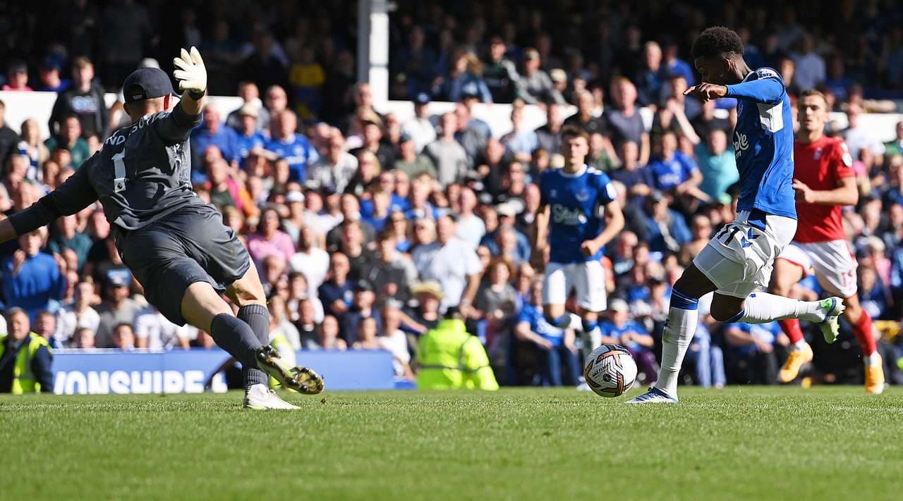 Everton nuk di të fitojë, spektakël golash në Premier League