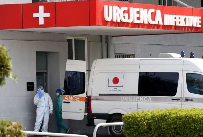 Covid i merr jetën një tjetër personi, regjistrohen 495 raste të reja
