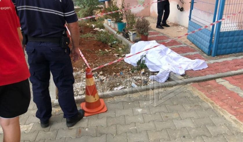 50-vjeçarja nga Burreli hidhet nga kati i pestë i pallatit, vdes në vend