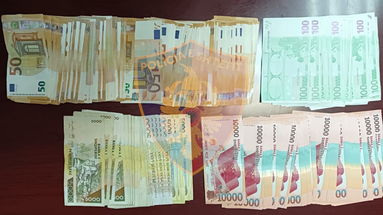 Mosdeklarim i të hollave në Kakavijë/ Procedohet 49-vjeçari rezident në Greqi