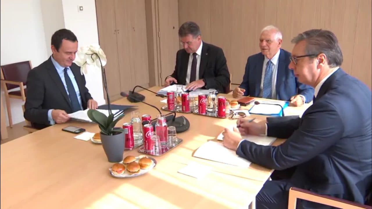 Takimi me Kurtin "një ditë e vështirë", Vuçiç takon sot serbët e Kosovës