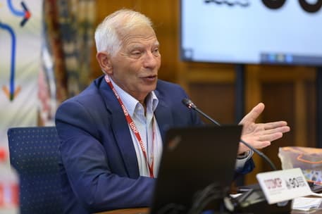Borell: Nuk duhet t’ua mbyllim derën rusëve që duan të ikin pasi janë kundër luftës