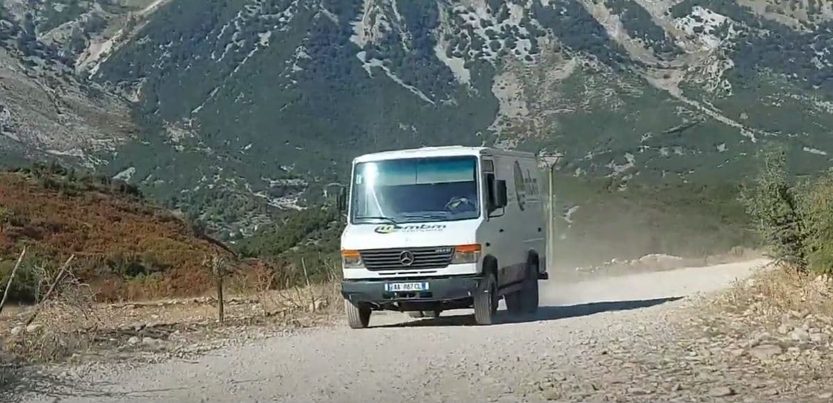 Përtej asfaltit të rrugës së re/ Infrastruktura si në mesjetë e fshtrave të Vlorës  