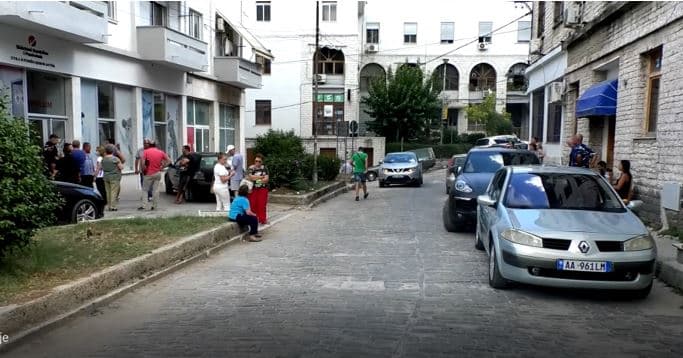Video/ Fluks në zyrat e Aleat në Gjirokastër