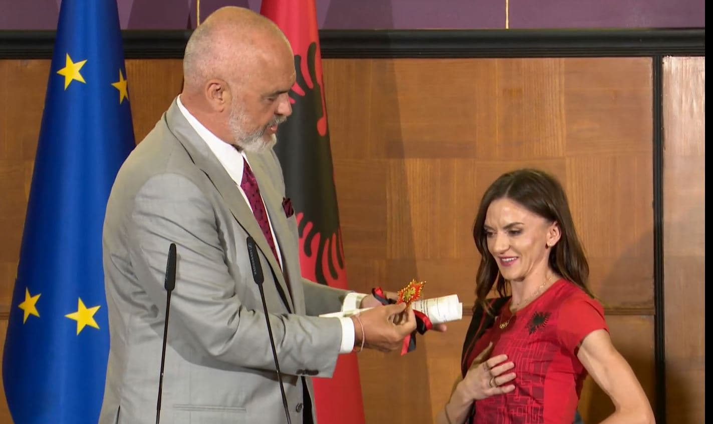  U shpall kampione Europe/ Mbahet ceremoni shtetërore për nderimin e Luiza Gegës