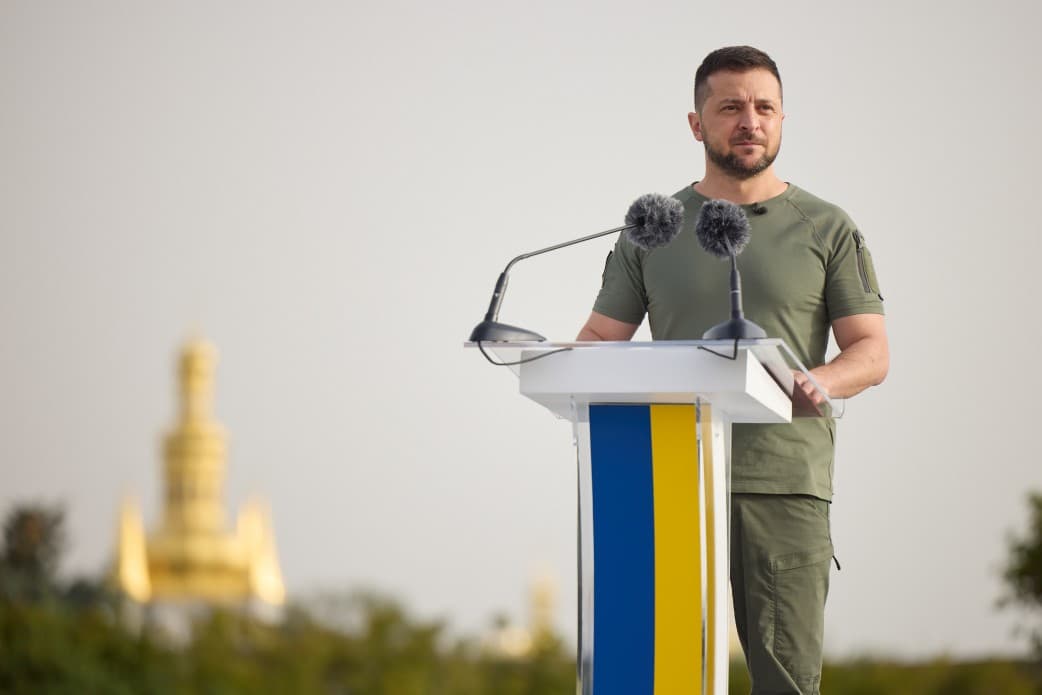 Zelensky: Flamuri ukrainas do të valëvitet sërish në të gjitha zonat e pushtuara