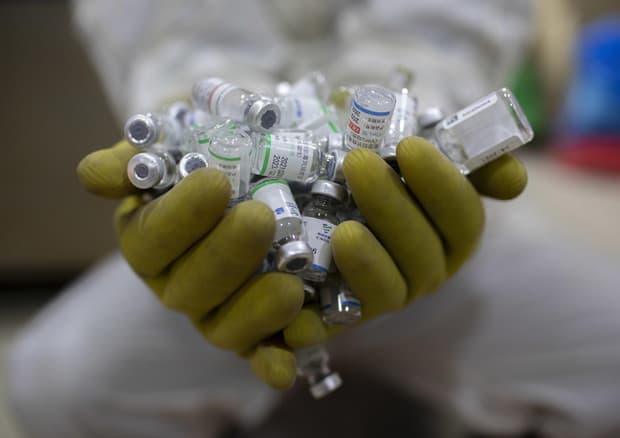 Moderna padit Pfizer-BioNTech për vaksinat kundër Covid