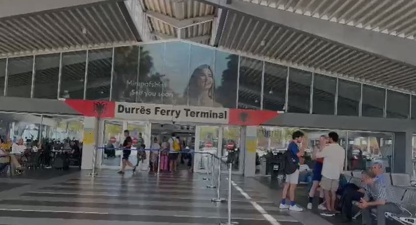 Fluks në portin e Durrësit, numër i lartë udhëtarësh dhe automjetesh