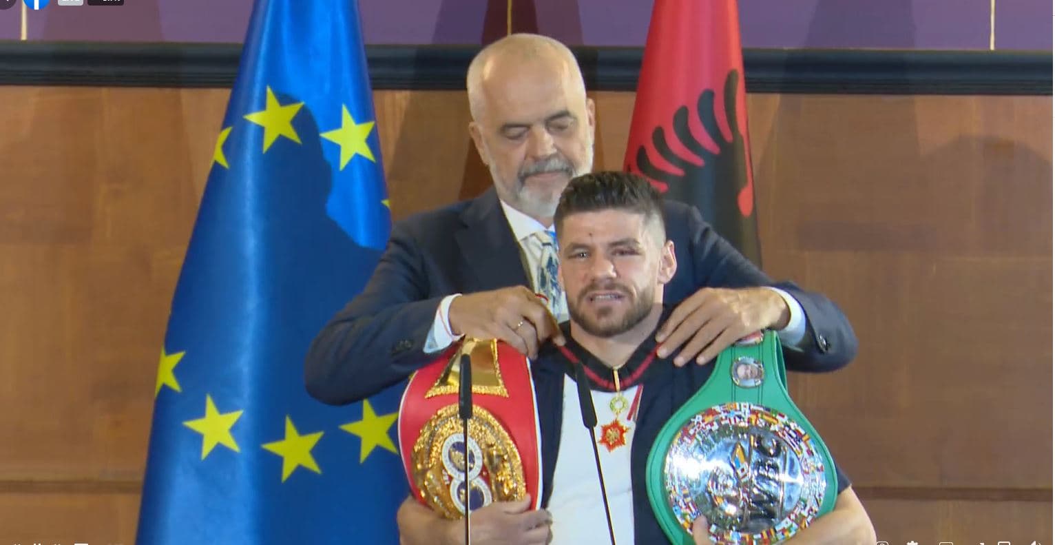 Rama nderon boksierin Florian Marku me “Ylli i Mirënjohjes Publike”