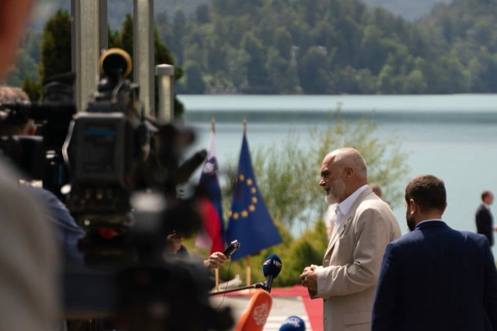 Rama skeptik për integrimin, kërkon heqjen e vizave për Kosovën