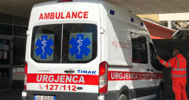 Përplaset nga bashkëmoshatari me biçikletë, 5-vjeçari nga Korça niset me urgjencë drejt Tiranës