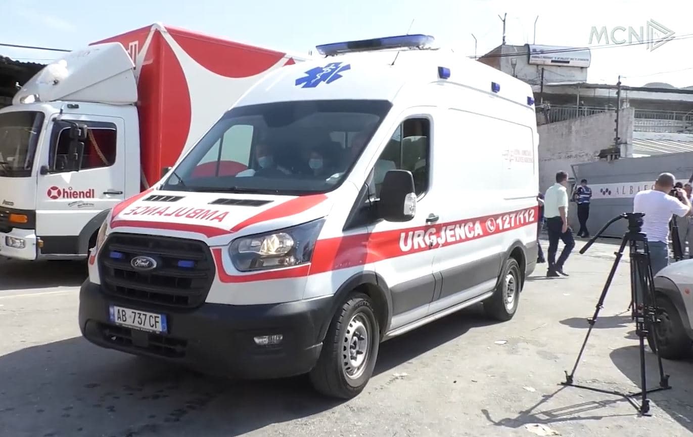 Zjarr në fabrikën e sfungjerëve, dy të asfiksuar (VIDEO)