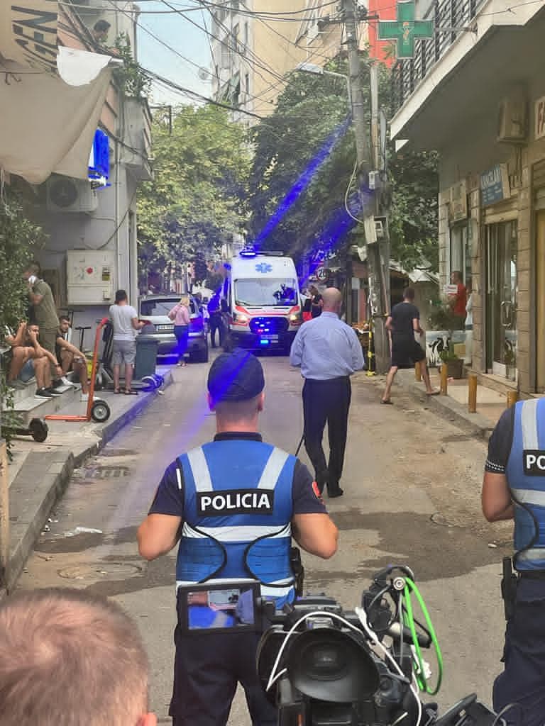 Vrasje e dyfishtë në Tiranë/ Vëllai vret vëllanë dhe kunatën