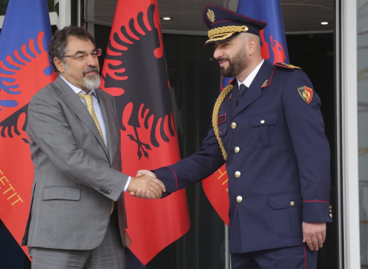 Ministri Çuçi njofton shkarkimin e Gledis Nanos: Nuk realizoi objektivat