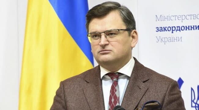 Kuleba, BE-së: Ndaloni vizat për rusët, jo më gjysmë masa