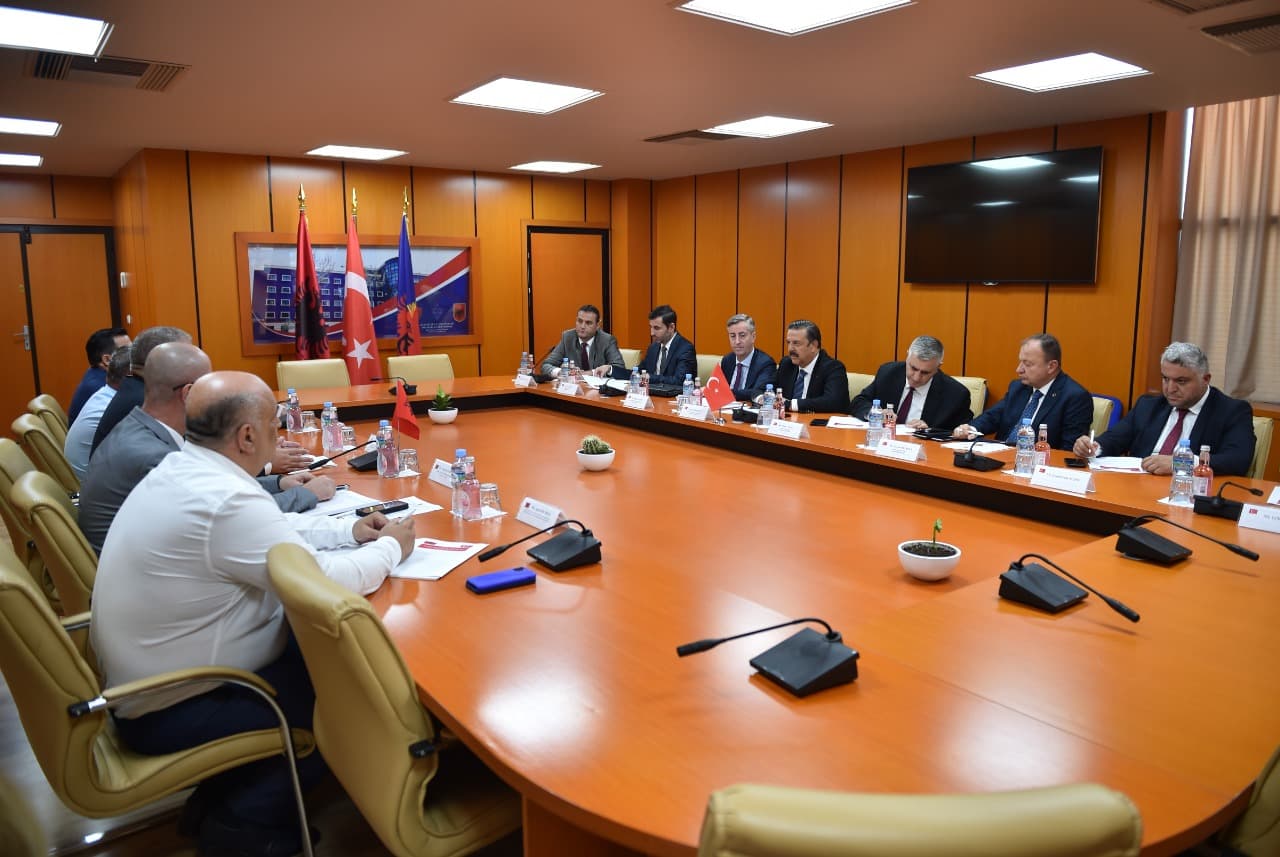 Kapja e mashtruesit të kriptomonedhave/ Delegacioni i lartë i Policisë turke mbërrin në Tiranë
