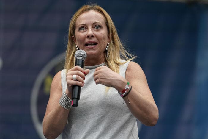 Meloni: Në vend që të merrej me energjinë, Europa hartoi rregullore për gatimin e insekteve