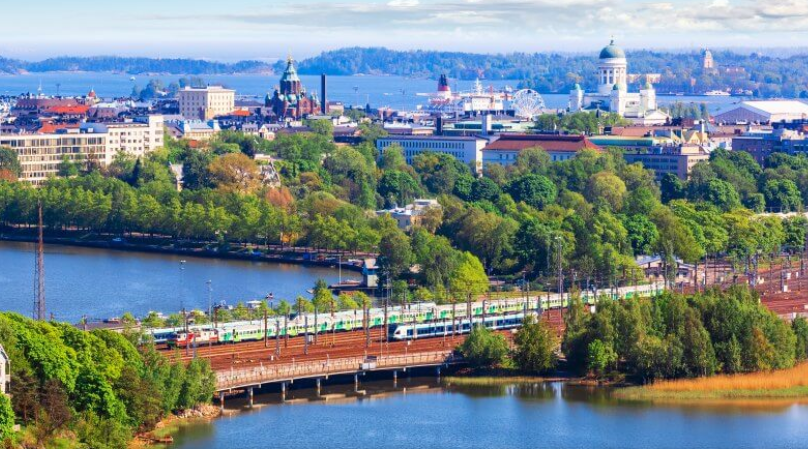 Finlanda redukton vizat turistike për rusët