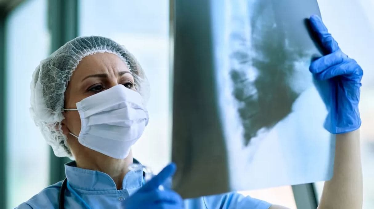 Pneumoni misterioze, Argjentina nis hetimet pas vdekjes së tre pacientëve