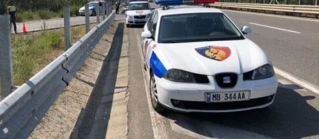“Toyota” del nga rruga në aksin Levan-Tepelenë, plagoset shoferja dhe tre pasagjerë