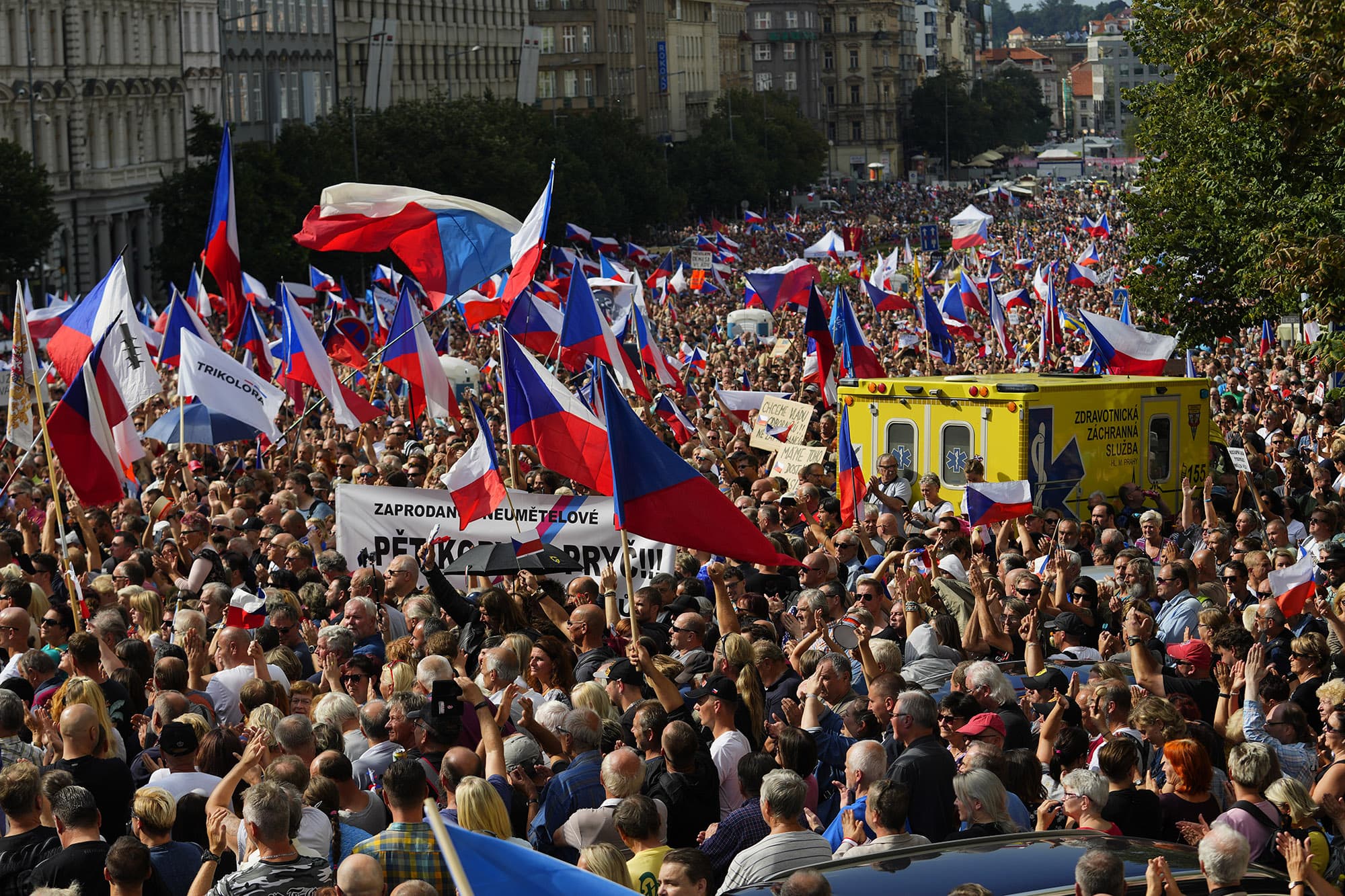 Protestë anti-qeveritare në Pragë, 70 mijë qytetarë kërkojnë dorëheqjen e kryeministrit