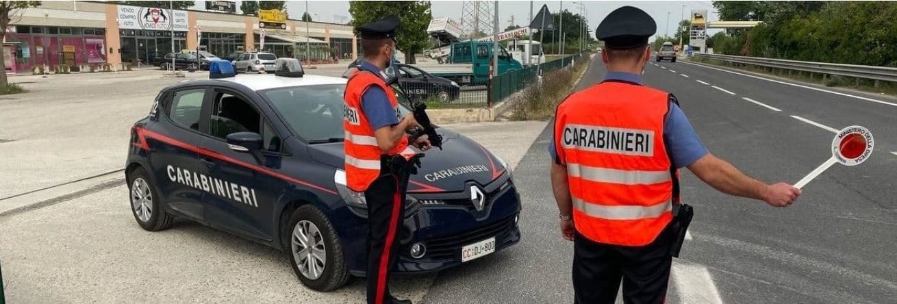 Shqiptari kapet në Itali me 40 kg kokainë, armë dhe plumba