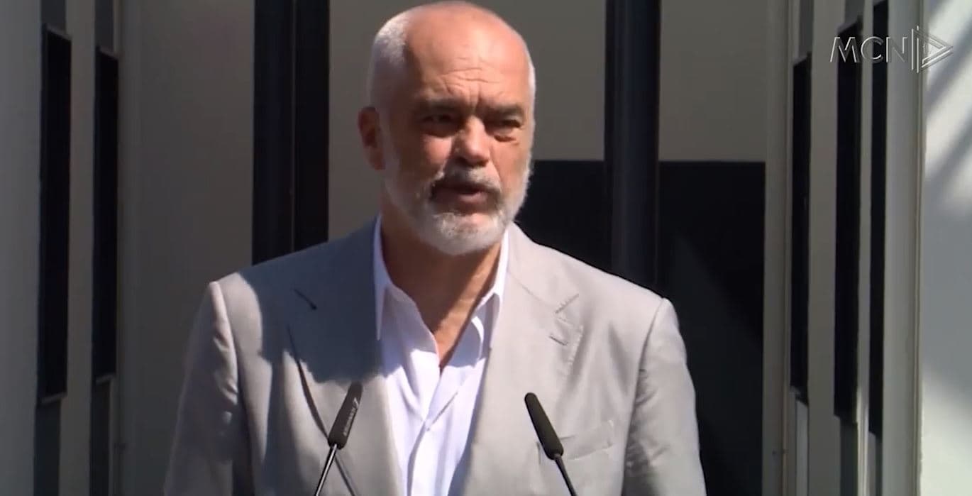 Rama nga Spitali i Laçit: “Nuk ka mungesë të bluzave të bardha” (VIDEO)