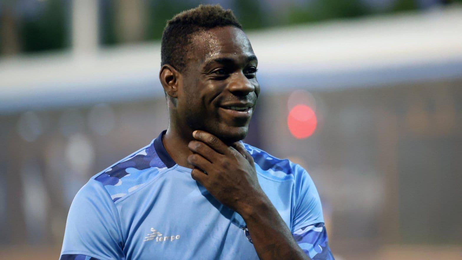 Balotelli i vetëofrohet dy ekipeve