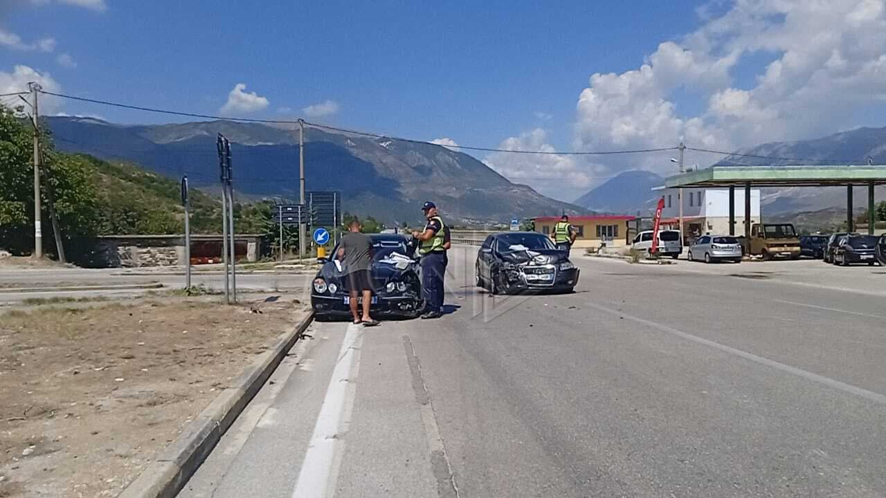Aksident në Gjirokastër, dy automjete përplasen me njëra-tjetrën