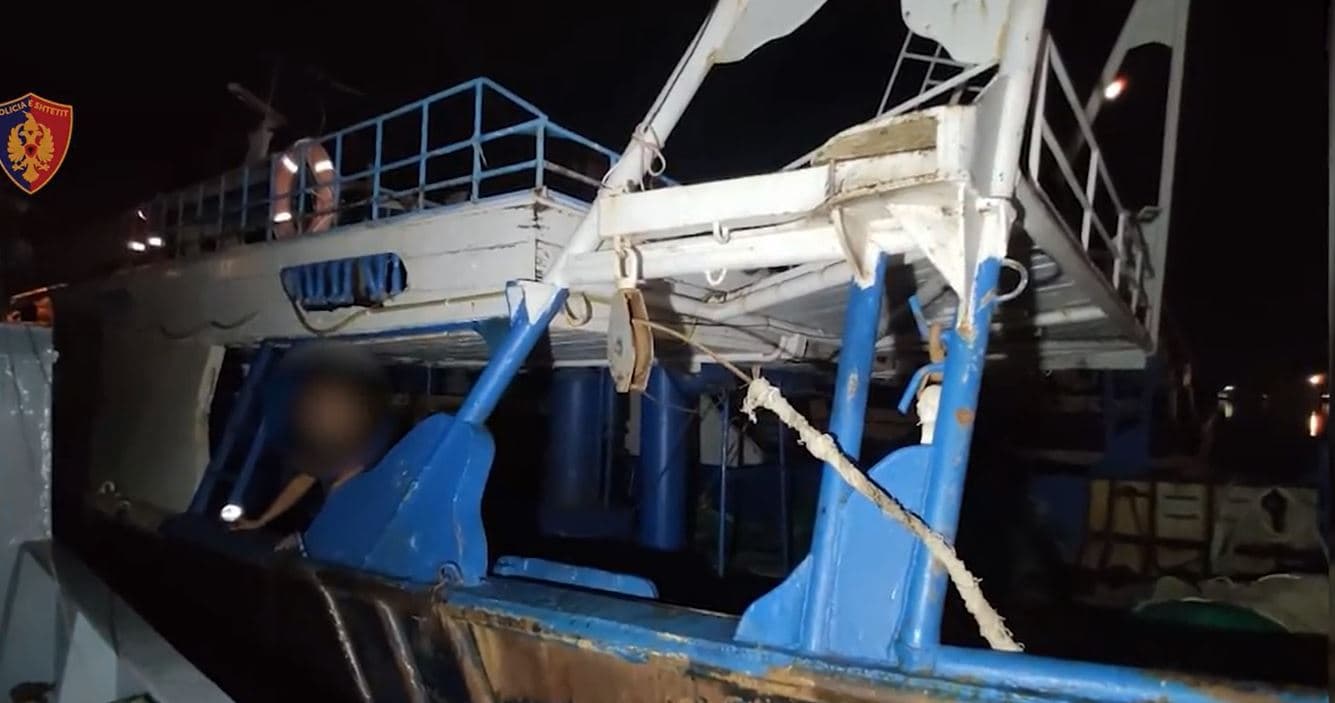 “Diesel 2”, policia e Durrësit flet për 4 të arrestuar gjatë bllokimit të anijes me naftë dhe mallra kontrabandë (VIDEO)