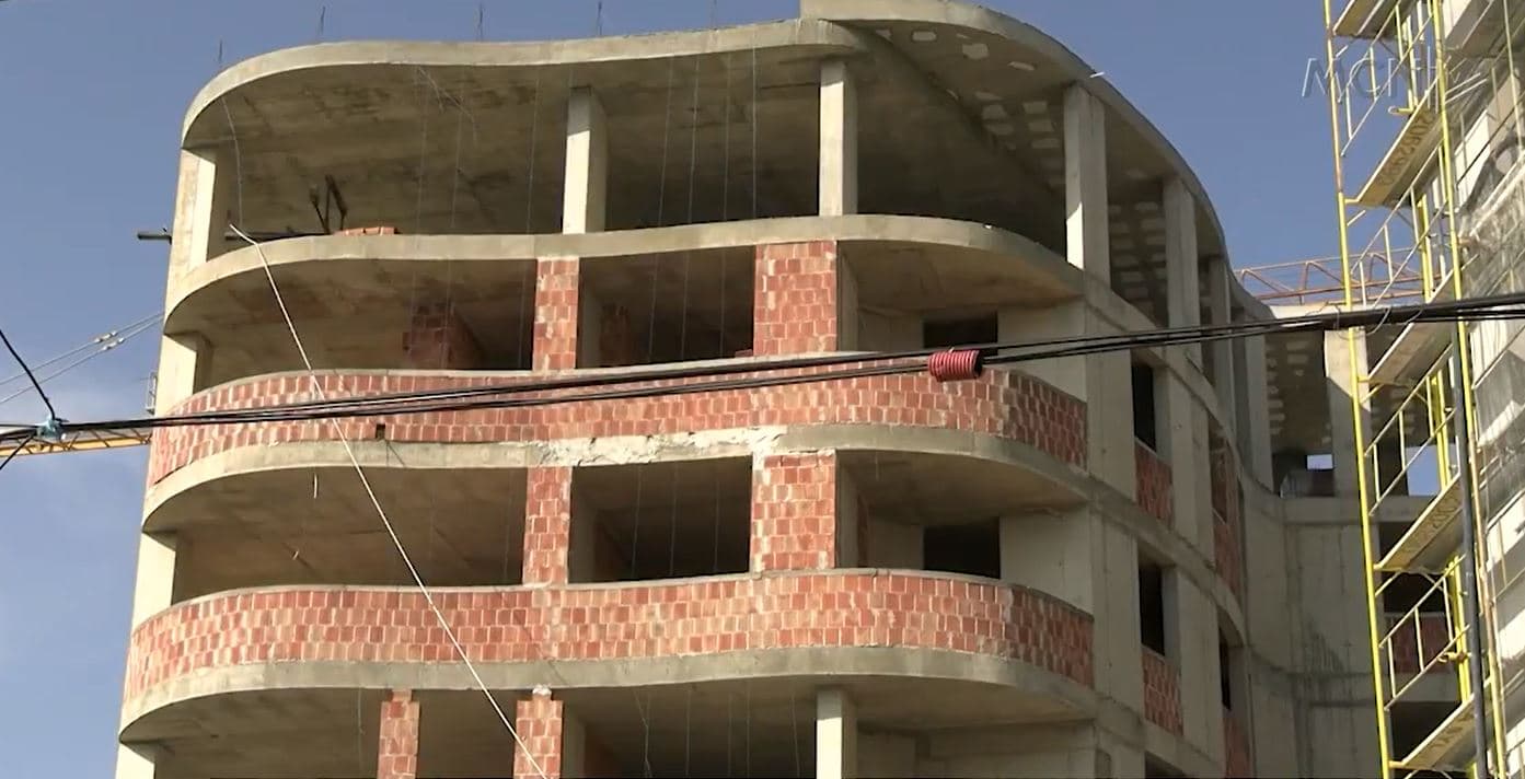 Konfiskohet pallati 9-katësh pa leje ndërtimi (VIDEO)