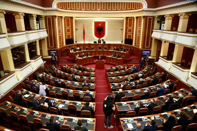 Mblidhet seanca parlamentare/ Nga diskutimi i buxhetit te komisioni për Reformën Zgjedhore
