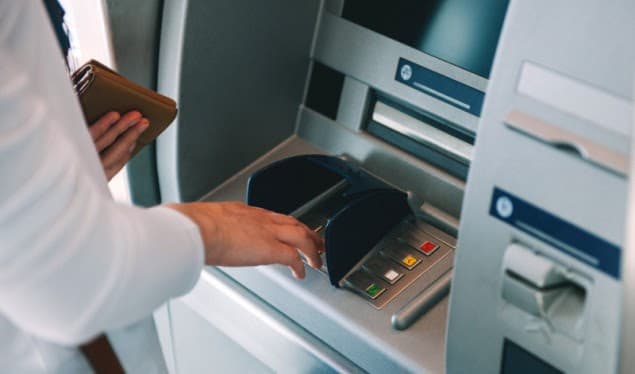 Tentoi të vidhte bankomatin në Kurbin, arrestohet 41-vjeçari