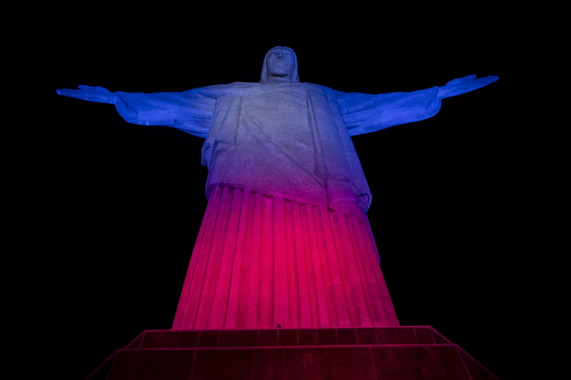 Foto/ Nga Brazili në Francë, monumentet ndërkombëtare nderojnë Mbretëreshën Elizabeth