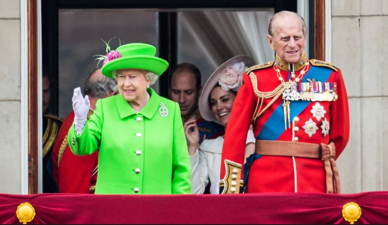 Mbretëresha e stilit: 10 pamjet më të mira të Elizabeth II nëpërmjet fotografive