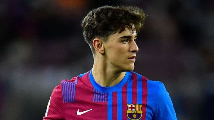 Gavi i qëndron besnik Barcelonës