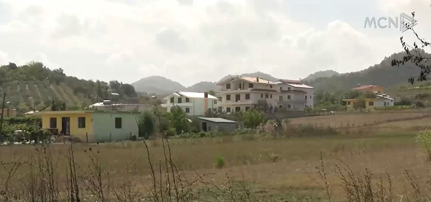 Mungesa e “dorës” së shtetit në fshat. Fermerët: Mungon mbështetja financiare dhe tregjet
