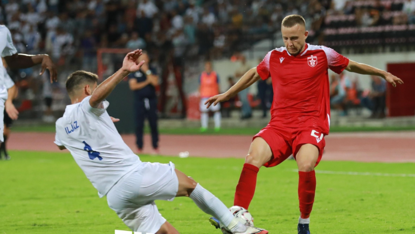 “Thyhet” Partizani, Erzeni mposht të kuqtë dhe i bën presion kreut