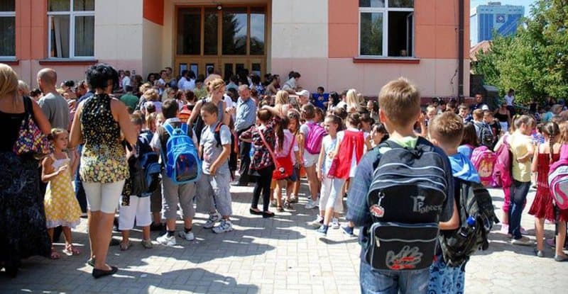 Nis viti i ri shkollor/ 29 mijë nxënës për herë të parë në bankat e shkollës