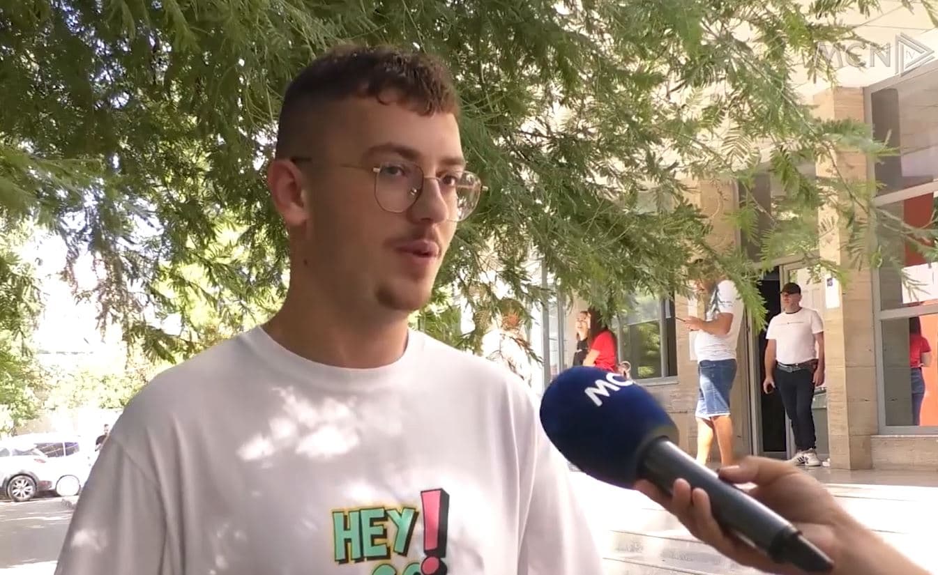 Fatjoni, studenti me medalje të artë/ Të gjitha provimet dhjeta, zgjodhi inxhinierinë për studime (VIDEO)