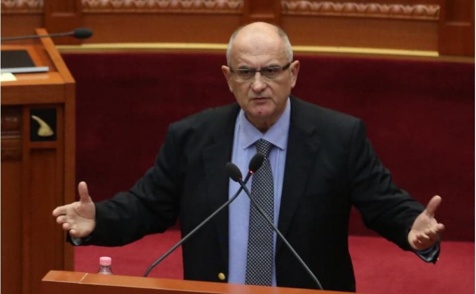 Vasili letër Ramës si kryetar i KKT: Informacion për kullat që kanë përmbytur Tiranën