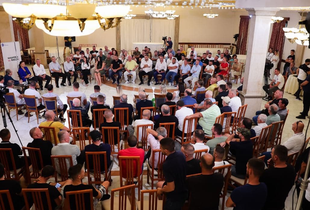 Berisha takim me qytetarët e Shijakut: Braktisja e Shqipërisë, më e dhimbshme se ajo e vitit 1991