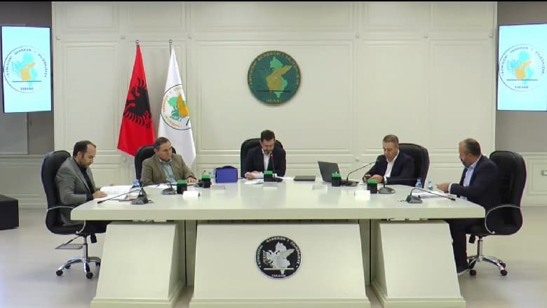 Gjoba për 3 kryebashkiakë dhe 4 zyrtarë që përdorën burime publike në fushatë/ Qëndresa Qytetare: U vunë para përgjegjësisë