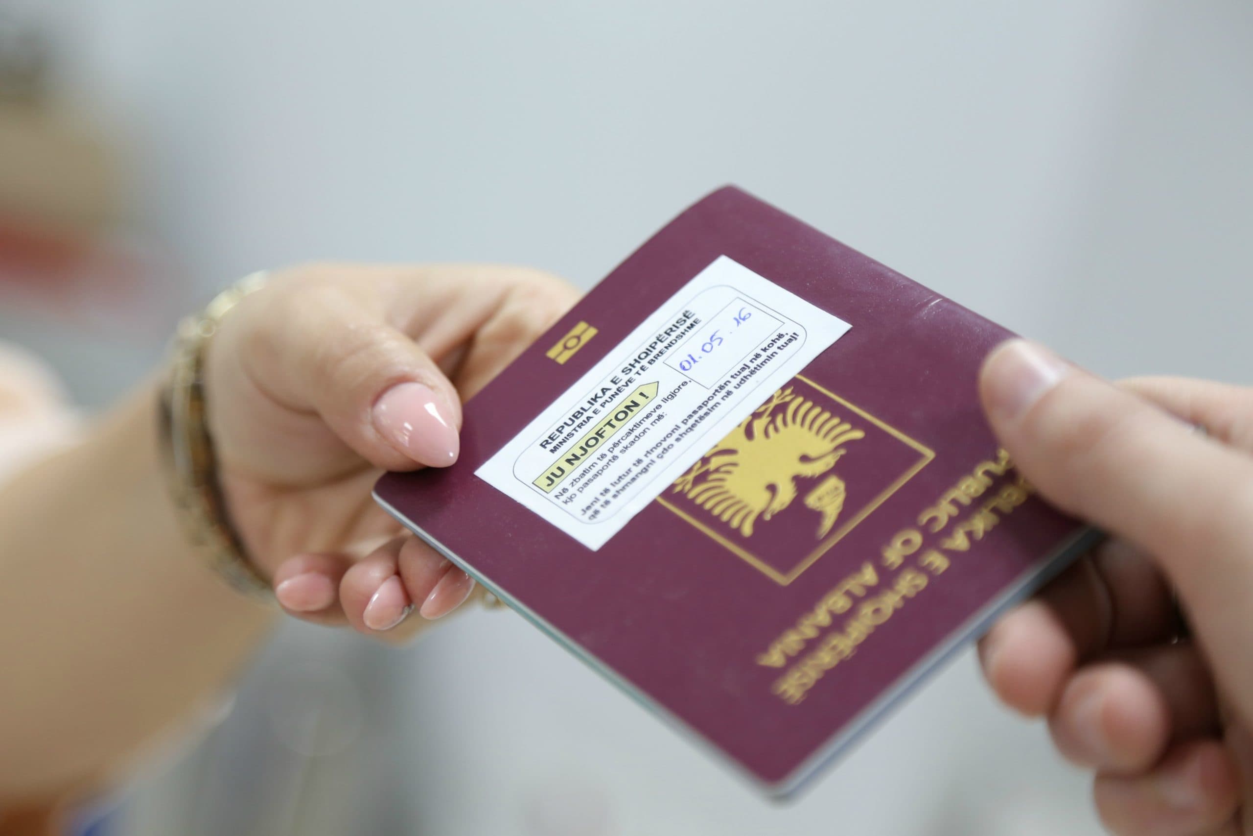 Merret vendimi, Shqipëria heq vizat me Kazakistanin
