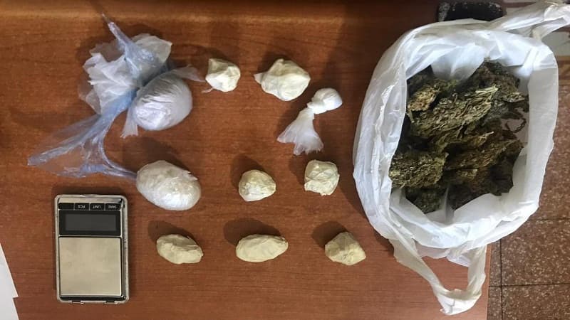 Zbulohet lokali i përshtatur për përdorim droge në Korçë, një në pranga