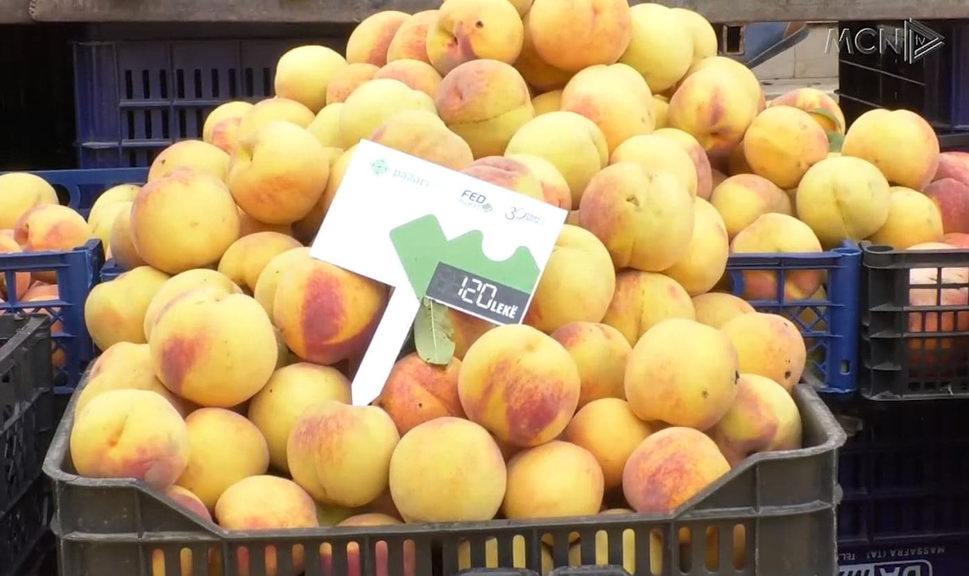 Më pak konsum të fruta-perimeve/ Tregtarët: Blejmë më shtrenjtë produktet, shitjet minimale (VIDEO)